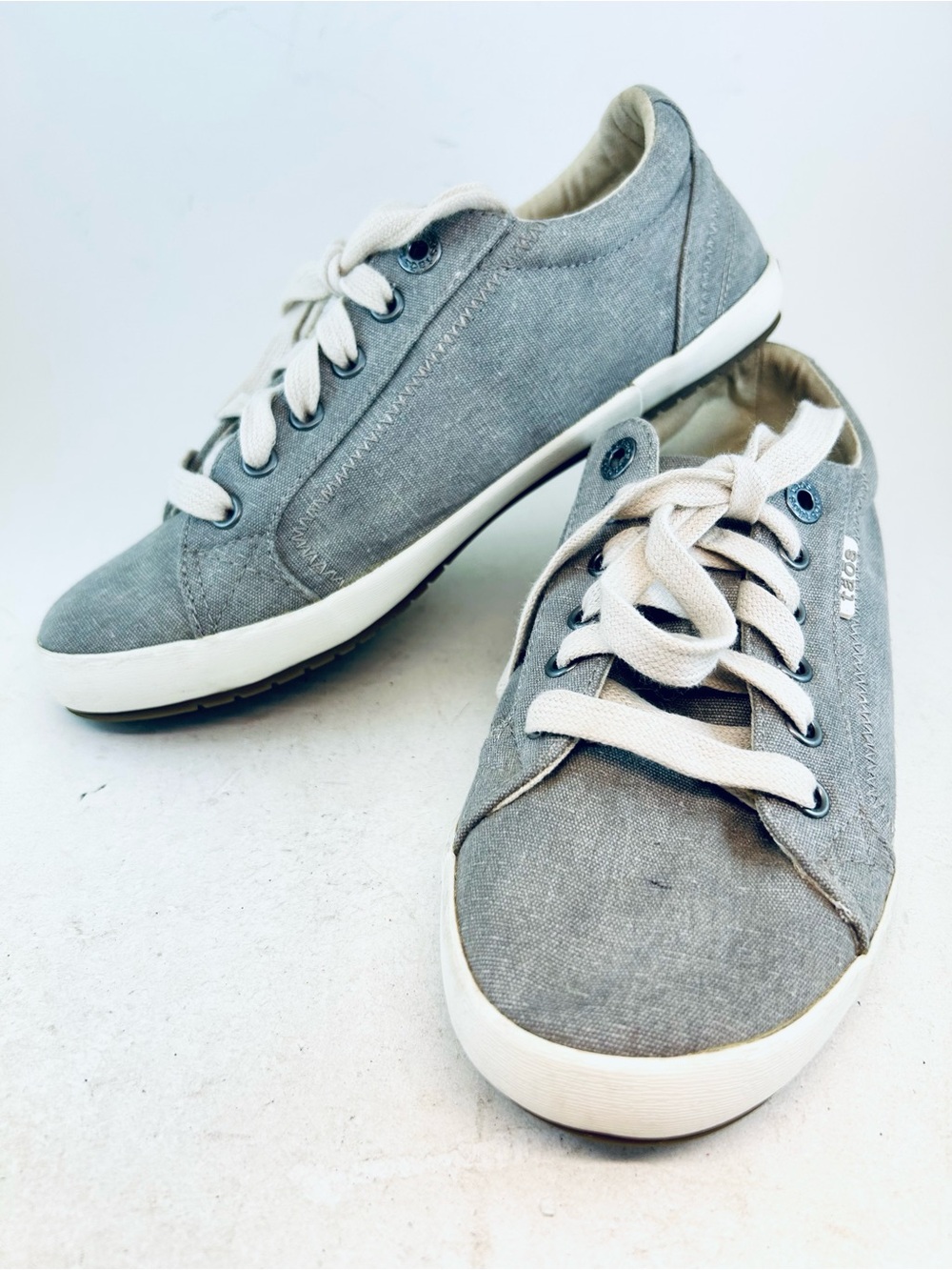 Taos Gray Canvas Star Low Profile Lace Up Casual Sneakers 8 EU 39
